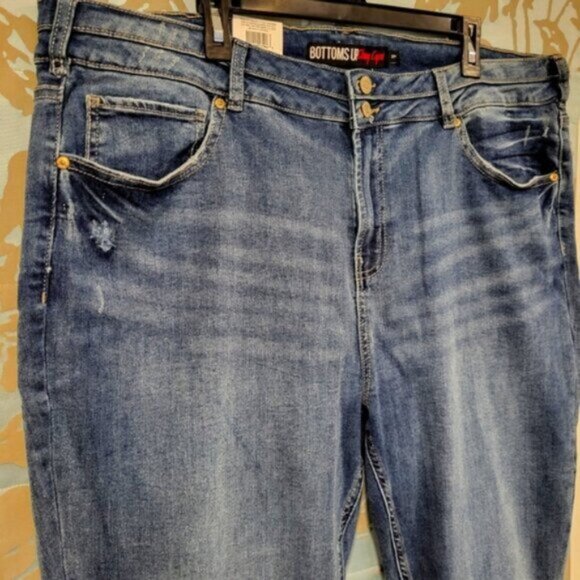 Denim Cotton Skinny Capri NWT Women's Sz 24 - Picture 2 of 8